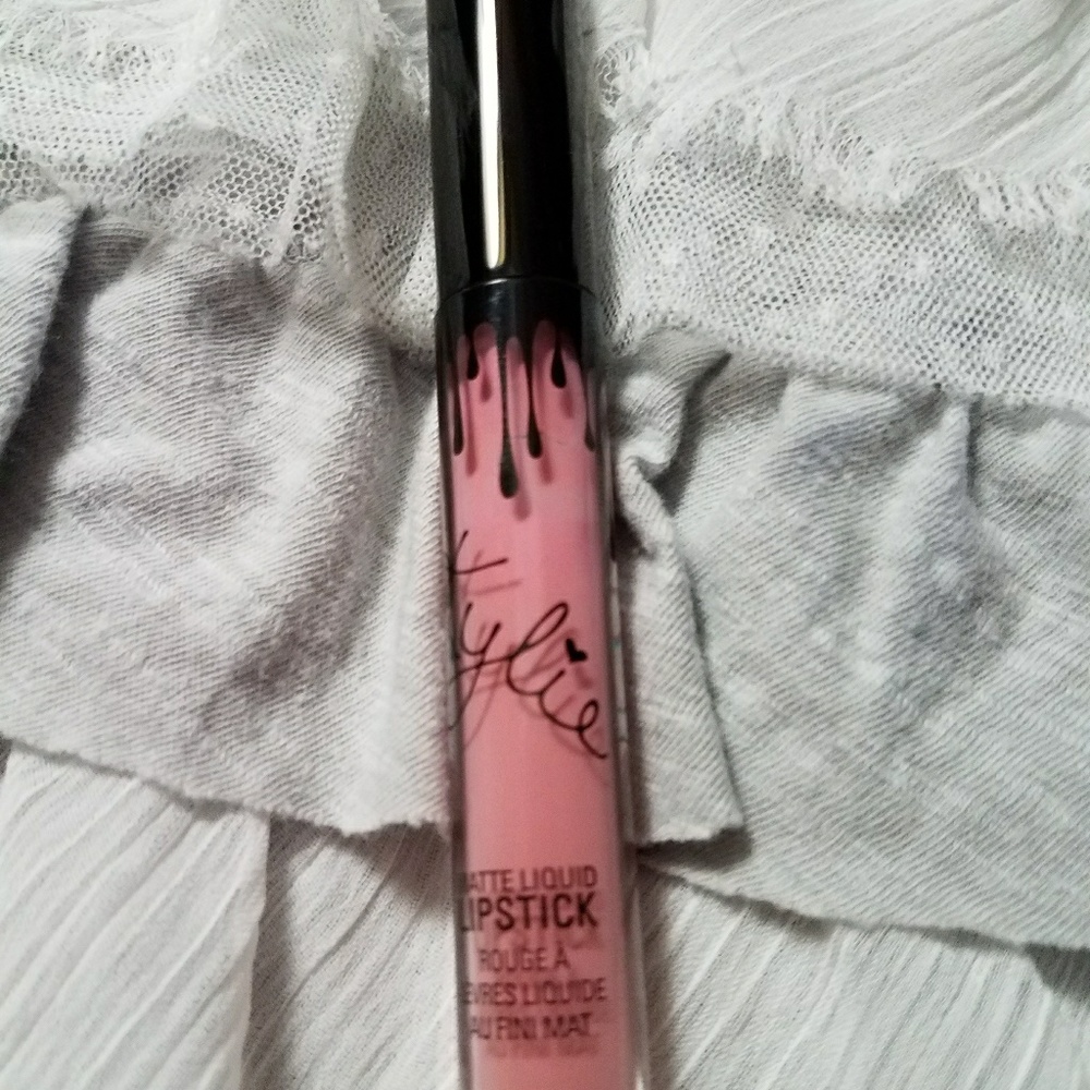Kylie Liquid Lip Lipstick Smile ♡